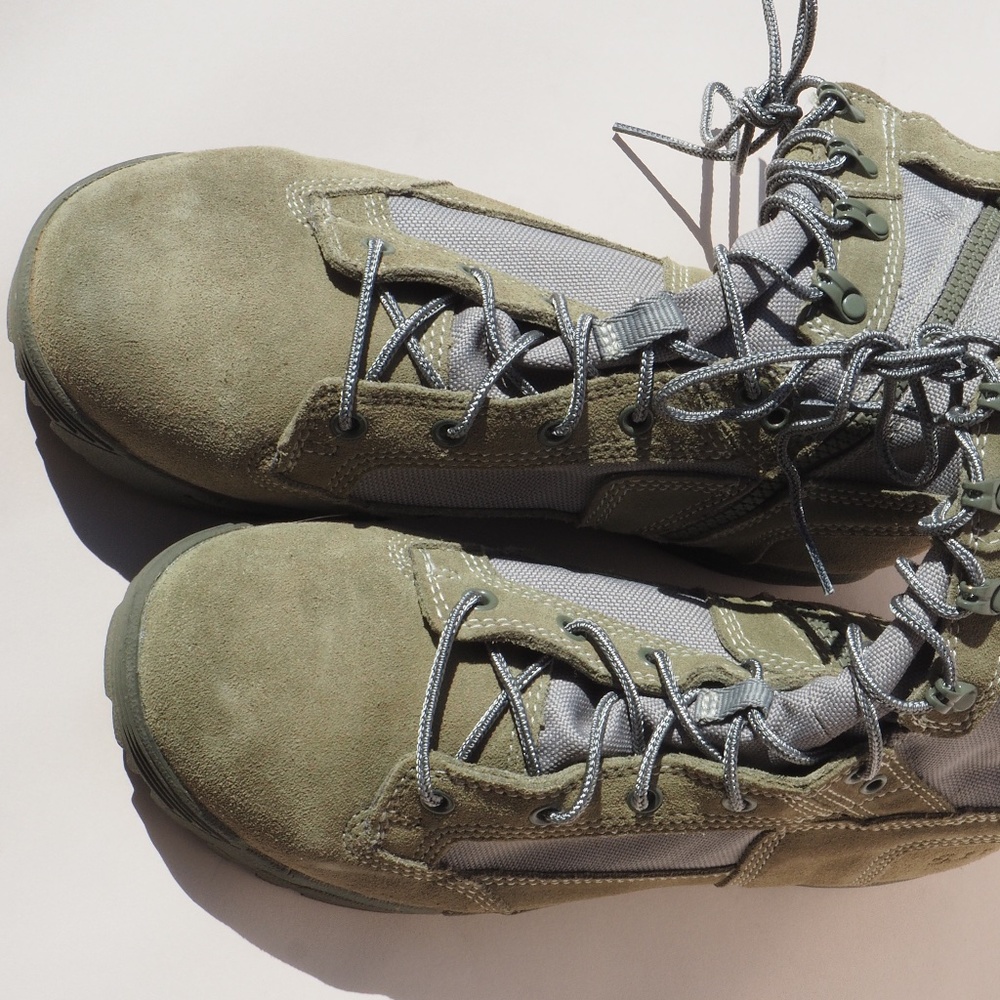 5.11 Skyweight side zipper boot in Sage size 9.5